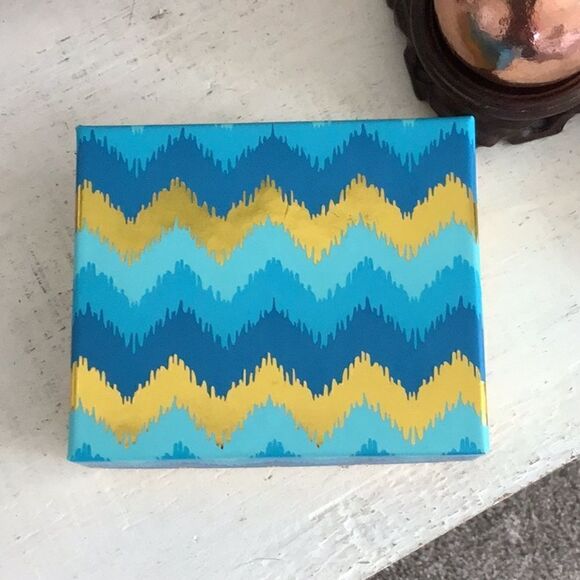 NIB Silver Bird Cut Out Quote Necklace & Cubic Zirconia Stud Earring Set - Picture 4 of 4